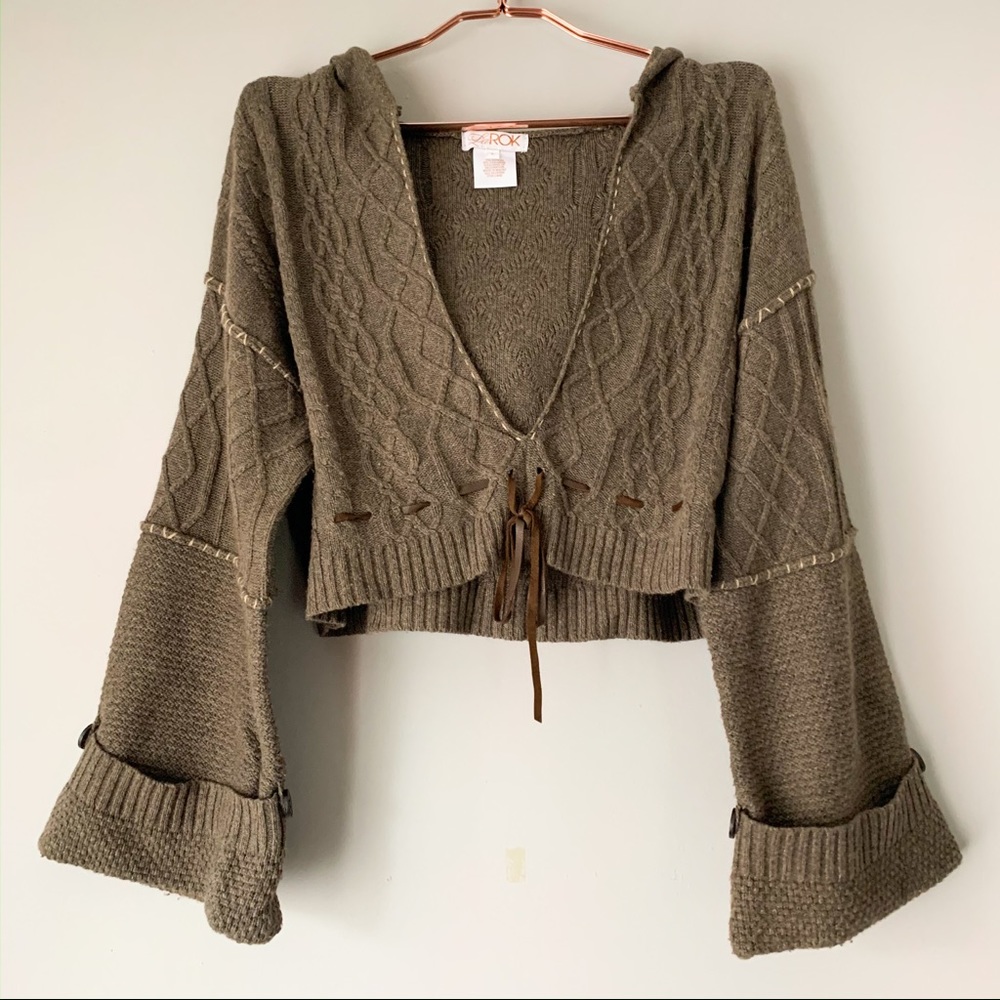 LaRok Cashmere Cropped Hooded Sweater